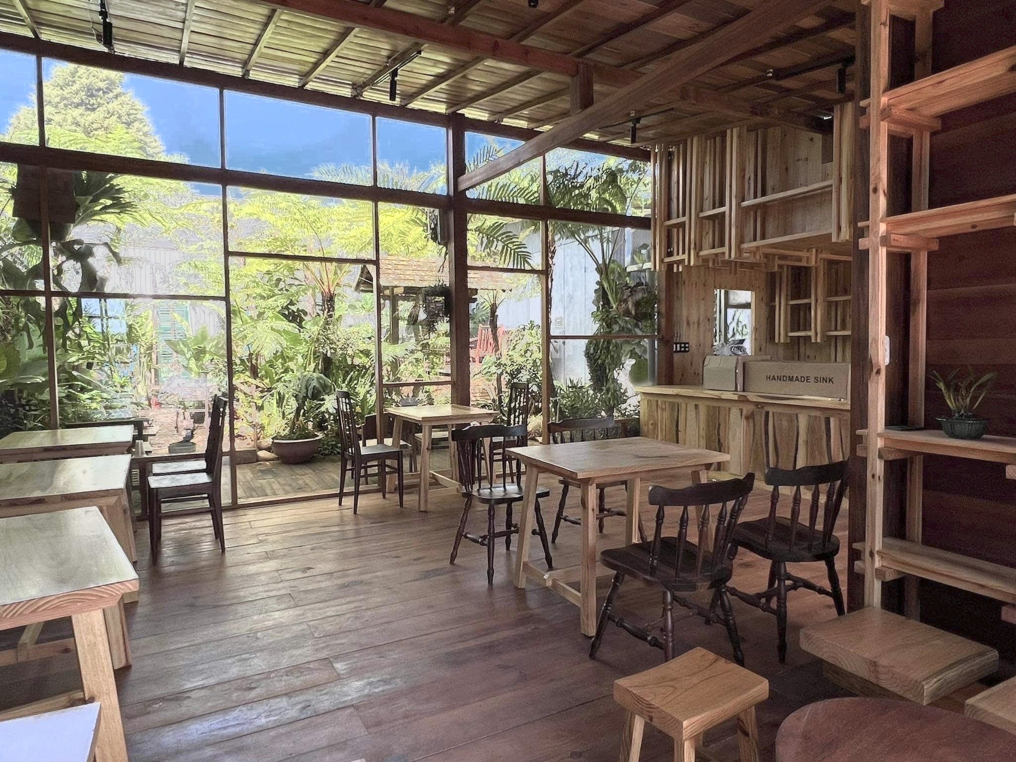 DALLAS Koi Coffee - Tiệm Cà Phê Nhật Bản Giữa Lòng Đà Lạt