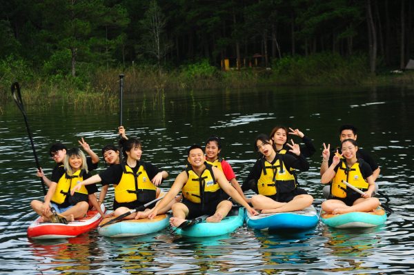 tour cắm trại chèo SUP Hồ Tuyền Lâm