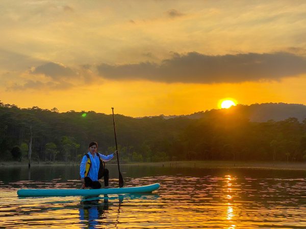 camping chèo sup hồ tuyền lâm