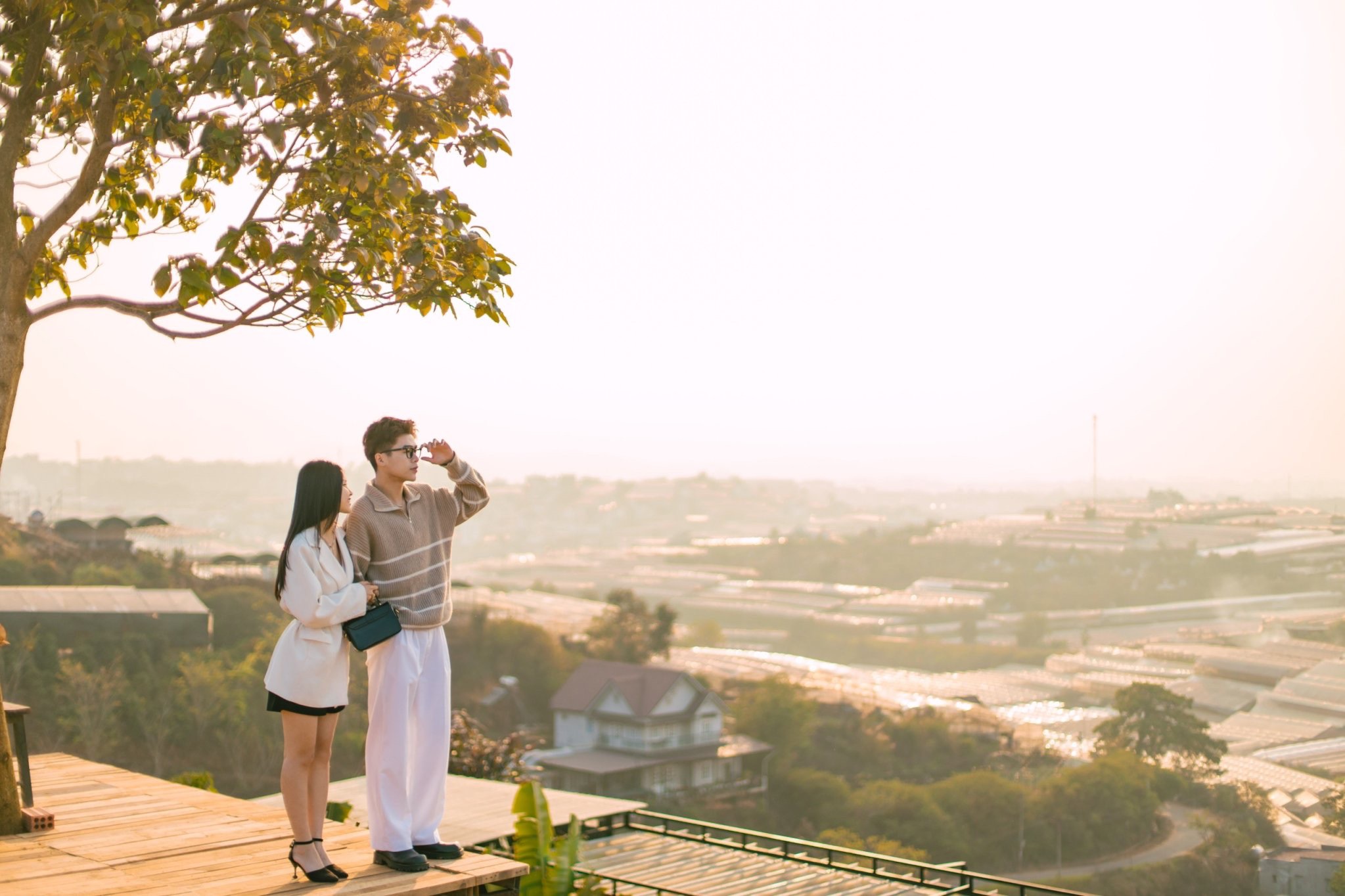 ảnh couple tại chạng vạng coffee & pub