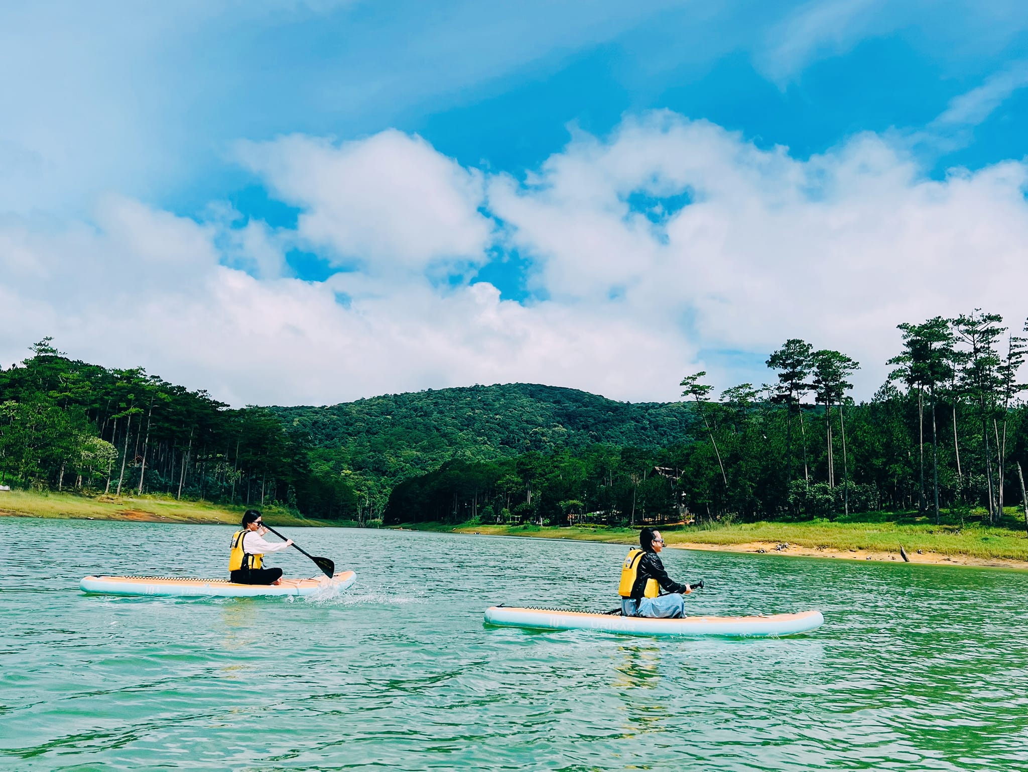 chèo sup hồ tuyền lâm