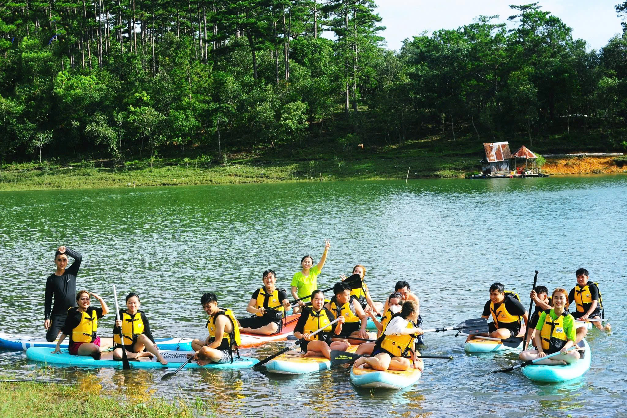 chèo SUP hồ tuyền lâm