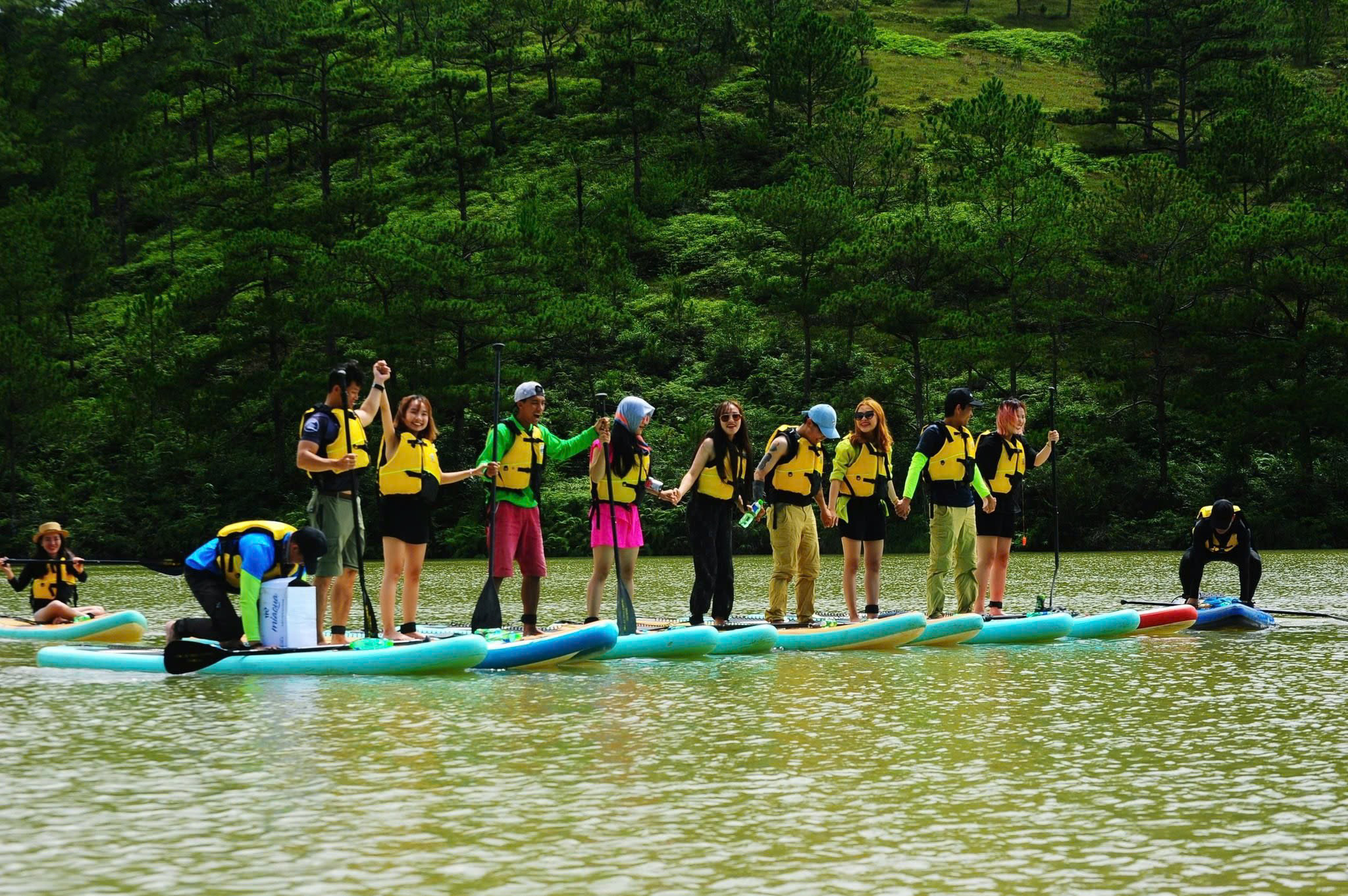 chèo sup hồ tuyền lâm