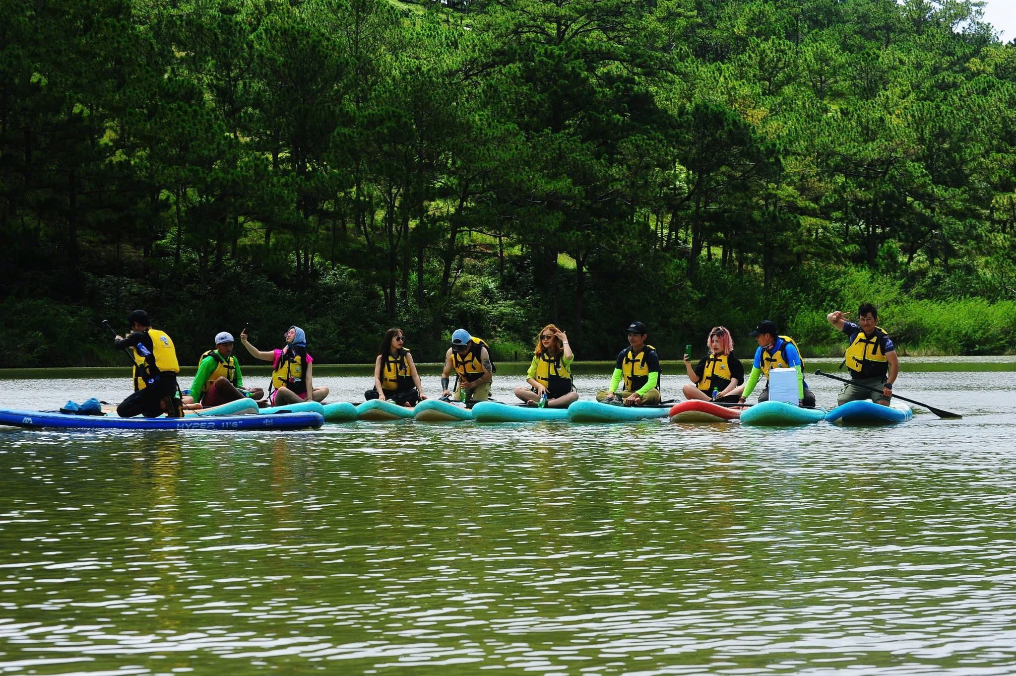 chèo sup hồ tuyền lâm