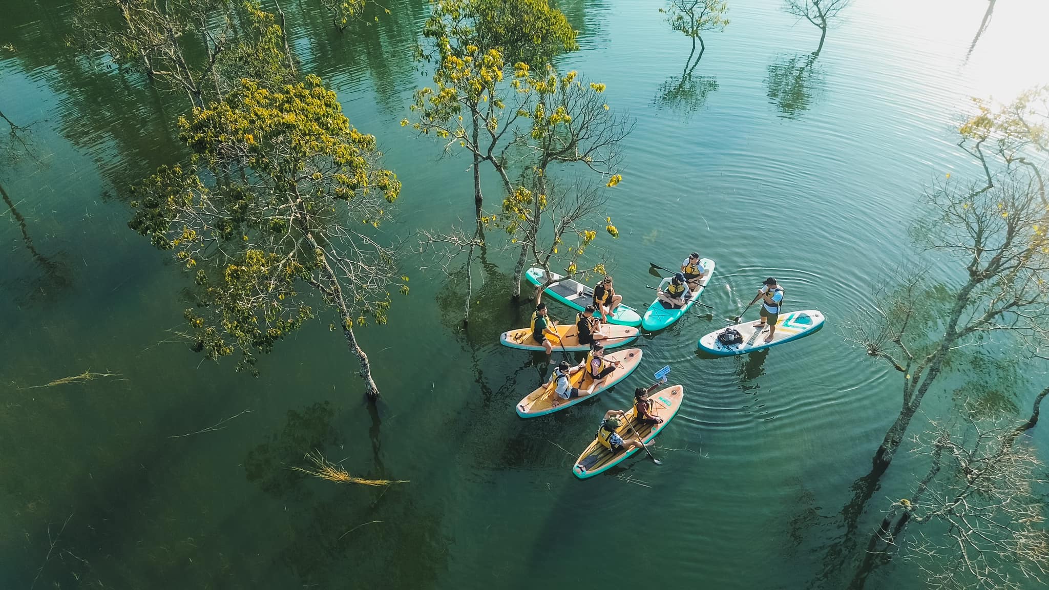 trải nghiệm chèo SUP ngắm hồ tuyền lâm 