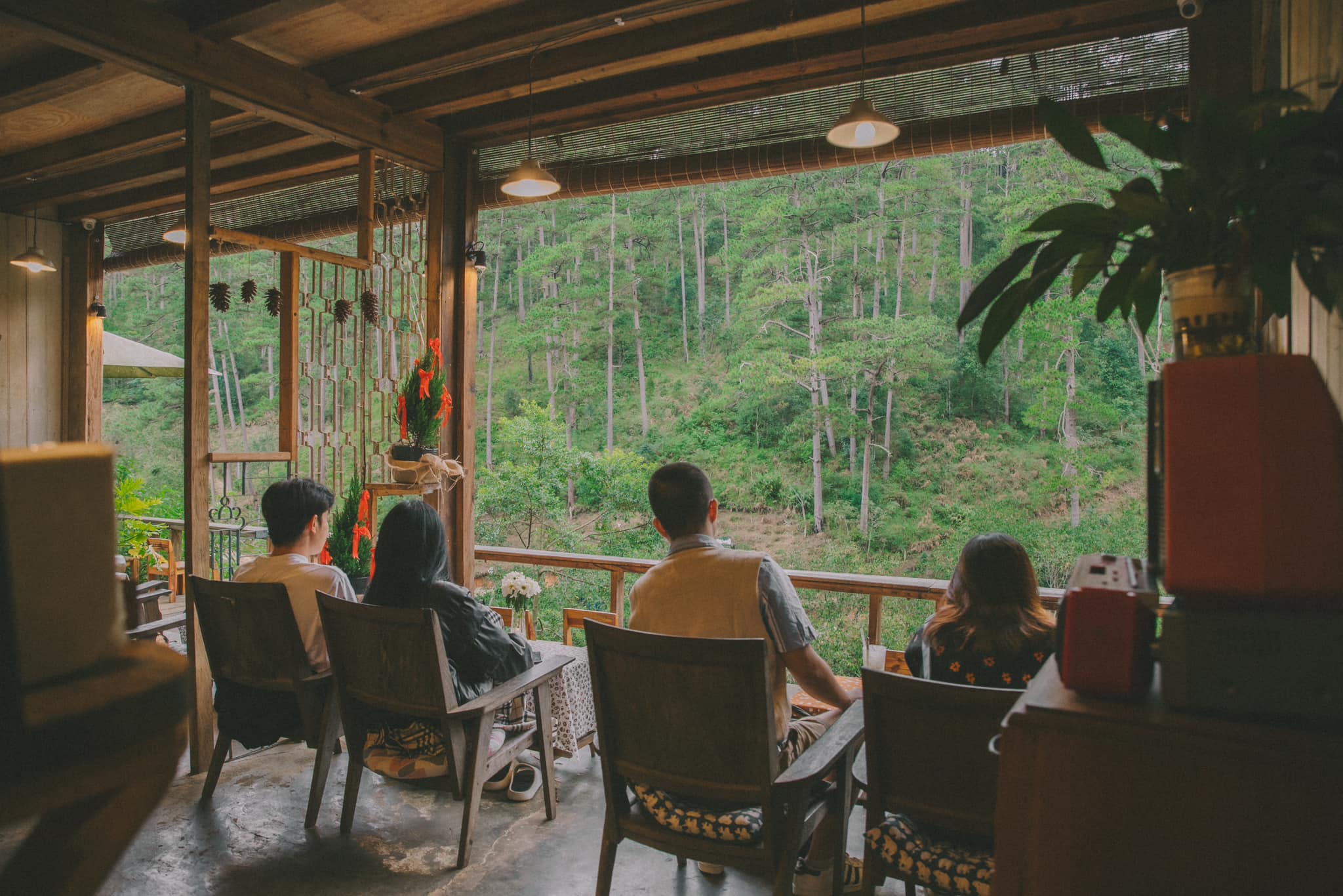 không gian quán lưng chừng cafe